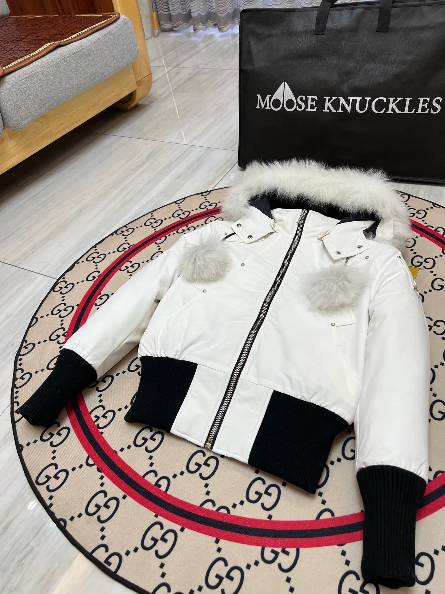 ：Y 117 ：Black Red Cream White 🇨🇦Moose knuckles/ 03/ ： / （ ） Moose knuckles . 2007 🇨🇦 ！ Premium ， 。 ， -15000 ！ ，LOGO ✂️. ！ . ！ MONCLER/ Canada Goose/ ，Moose knuckles 2019 …… ✂️ 90% ， ！ ✂️ ， ! ✂️ YKK， ， ！ ✂️ ， . ！ ✂️ 3D ， ⚠️Size:xs-xl